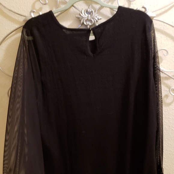 Elegant Formal Blouse with Chic wrist design - Picture 3 of 6